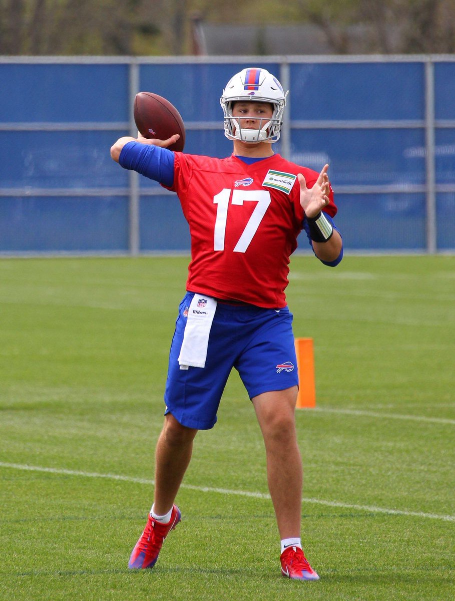 Connor30Doran's tweet photo. I just thought that everyone needed a reminder of how great Josh Allen looks in shorts https://t.co/kBlGzoqyT6