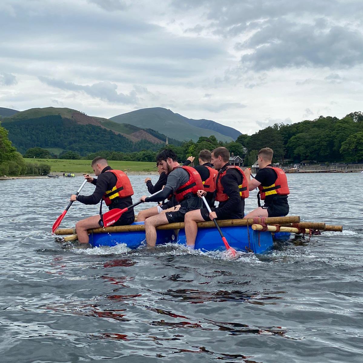 WorkingtonAFC's tweet photo. 𝗧𝗛𝗘 𝗪𝗔𝗧𝗘𝗥𝗠𝗔𝗥𝗥𝗔𝗦

🚣‍♂️ You know it’s pre-season when something like this rolls around

🙌 A big thank you to Glaramara Activity Centre for the day

🔴⚪️ #COYR https://t.co/Fvqdoc8HZQ