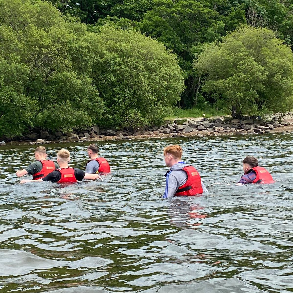 WorkingtonAFC's tweet photo. 𝗧𝗛𝗘 𝗪𝗔𝗧𝗘𝗥𝗠𝗔𝗥𝗥𝗔𝗦

🚣‍♂️ You know it’s pre-season when something like this rolls around

🙌 A big thank you to Glaramara Activity Centre for the day

🔴⚪️ #COYR https://t.co/Fvqdoc8HZQ
