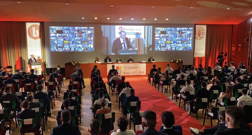 Ferran13's tweet image. Un dia molt especial. Molt agraït a @Blanquerna per oferir-me ser el padrí  dels graus de Gestió Esportiva 1a promoció  i @BlanquernaCAFE. Enhorabona a tots/es graduats👏👏.  @josepmgranell @SixteAbadia 
#OrgullBlanquerna #SomURL #graduacioblanquerna2021