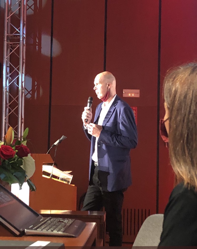 Ferran13's tweet image. Un dia molt especial. Molt agraït a @Blanquerna per oferir-me ser el padrí  dels graus de Gestió Esportiva 1a promoció  i @BlanquernaCAFE. Enhorabona a tots/es graduats👏👏.  @josepmgranell @SixteAbadia 
#OrgullBlanquerna #SomURL #graduacioblanquerna2021