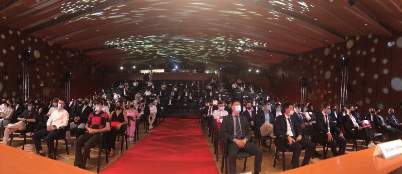 Ferran13's tweet image. Un dia molt especial. Molt agraït a @Blanquerna per oferir-me ser el padrí  dels graus de Gestió Esportiva 1a promoció  i @BlanquernaCAFE. Enhorabona a tots/es graduats👏👏.  @josepmgranell @SixteAbadia 
#OrgullBlanquerna #SomURL #graduacioblanquerna2021