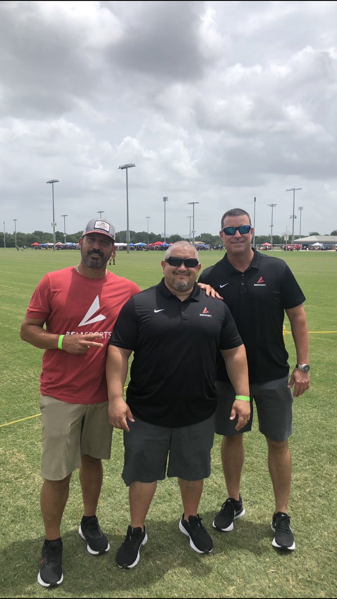 BSN_CoachLo's tweet image. @BSNSPORTS is out here!!!!!!!!

HOT 🥵🥵 Saturday but this group of @BSNSPORTS_Tampa Superheroes 🦸🏻‍♂️🦸🏻‍♂️🦸🏻‍♂️ had to show some ❤️ to our partners🤝🤝 at the @TheFCATeam 7v7 🏈 tournament! 

Tampa Bay - you’re in good hands!!