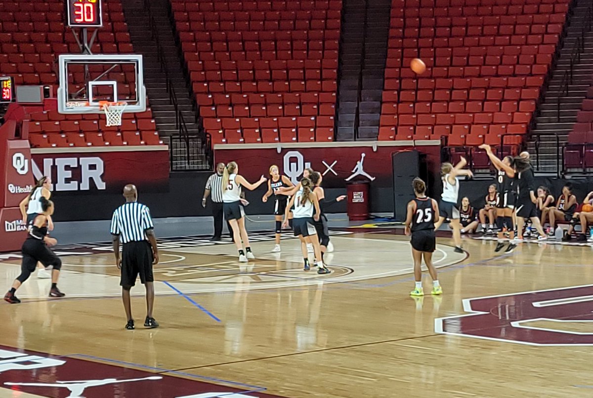 SelehHarmon's tweet photo. First time suiting up with NHS Tigers at @OU_WBBall team camp today. #moneyball #NHSTigers https://t.co/rIHlDaTegn