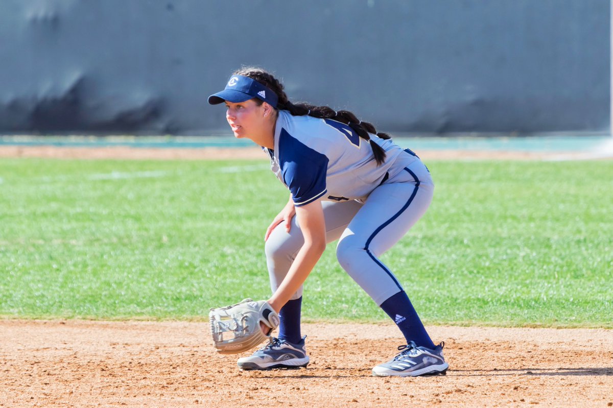 ucdavissoftball's tweet photo. #HBD to Libbie McMahan!!🧁 
Libbie is a utility player majoring in International Relations and has Tik Tok skills that keep us entertained at all times!🎈 
Hope your day is amazing!! 🎁 
#infield #outfield #freshman #utility #44 #HBD #goags #ucdavissb  #ncaa #divsion1 #softball https://t.co/1SqMxwH5Ed