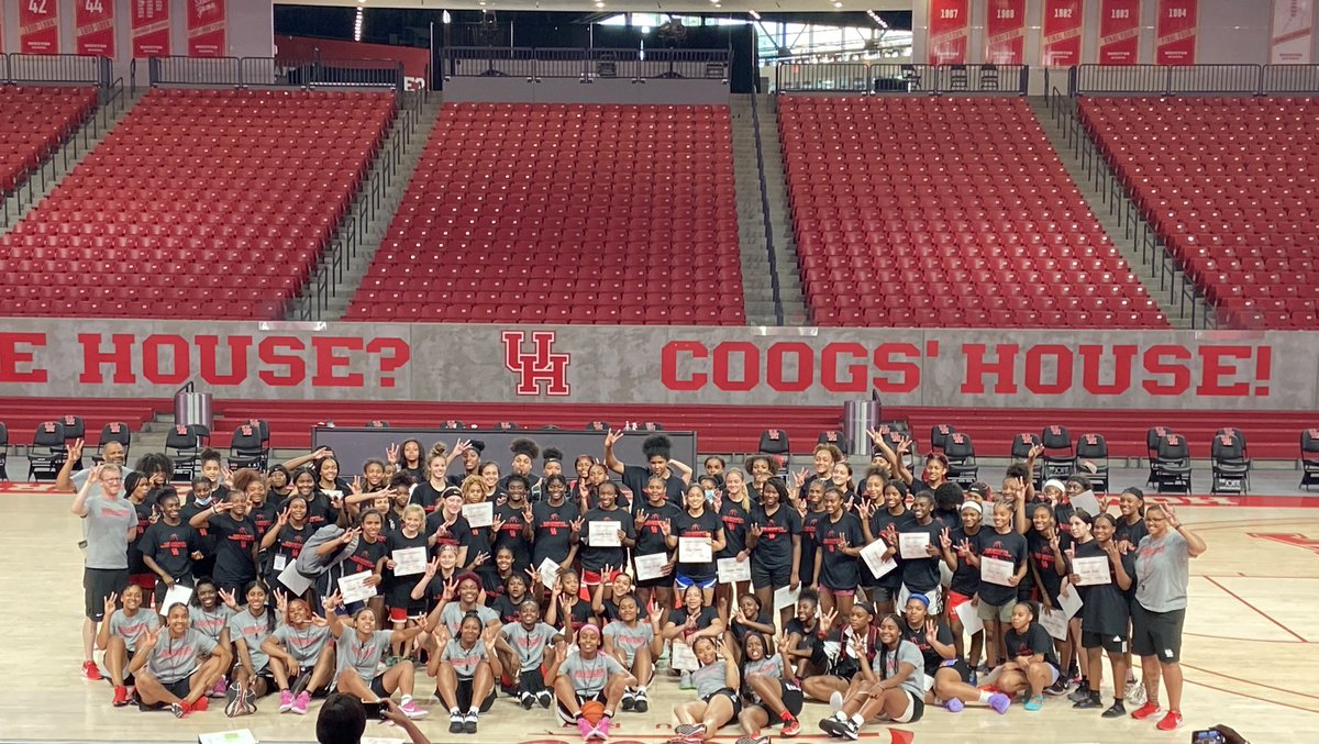 LUBCWARD2031_32's tweet photo. Houston it’s a wrap. Our girls had a full day of high quality basketball. @UHCougarWBB put on a wonderful camp for aspiring college players. @CoachHugheyUH @UHCoachTai Coach Barrett, Coach Parker, & players 🙏🏽 for your hospitality. #BeUnited #WeUnited #JulyLoading #WeCamping https://t.co/cFlijPW0A3