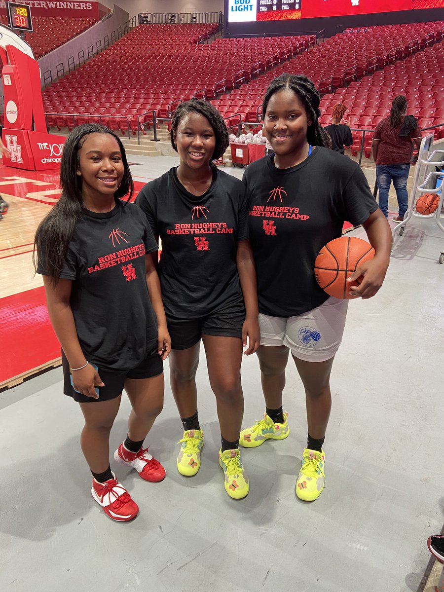 LUBCWARD2031_32's tweet photo. Houston it’s a wrap. Our girls had a full day of high quality basketball. @UHCougarWBB put on a wonderful camp for aspiring college players. @CoachHugheyUH @UHCoachTai Coach Barrett, Coach Parker, & players 🙏🏽 for your hospitality. #BeUnited #WeUnited #JulyLoading #WeCamping https://t.co/cFlijPW0A3