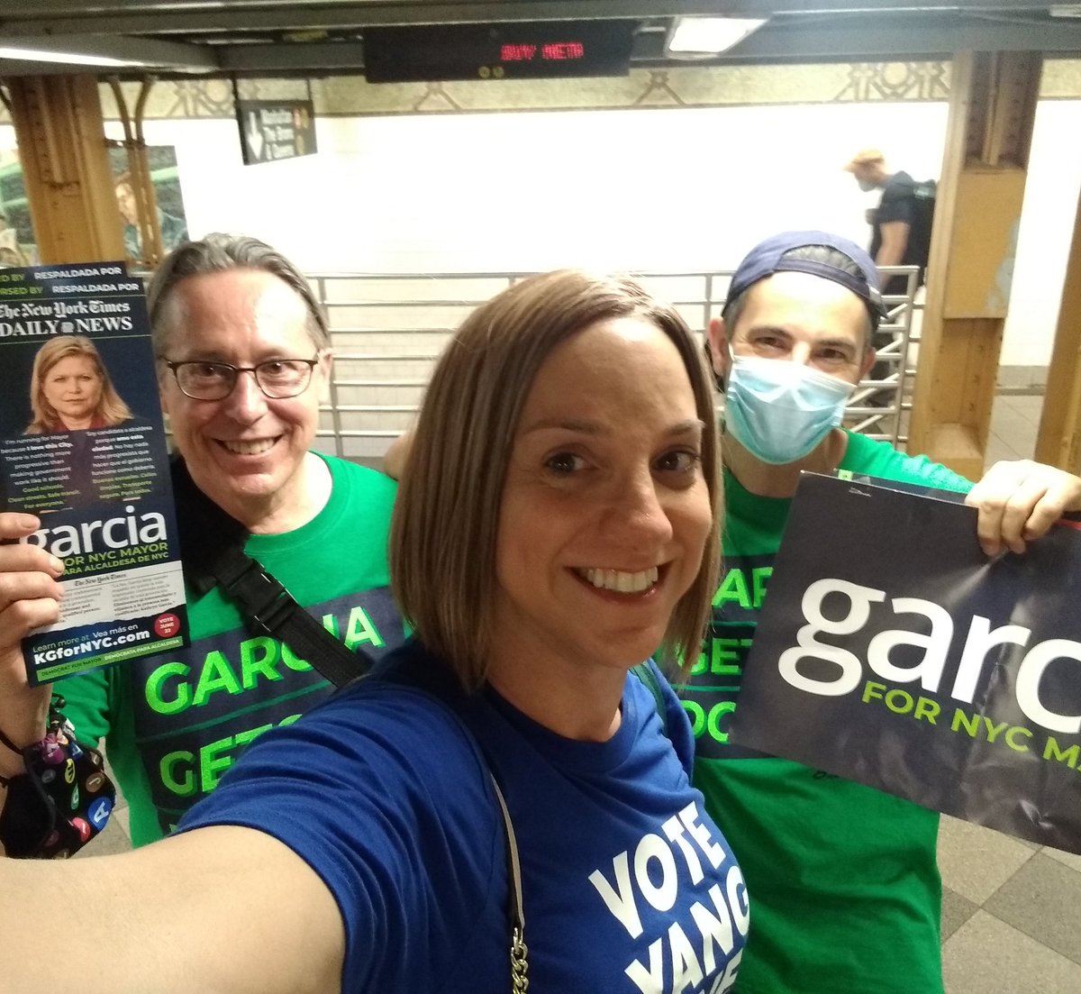 AshtonCirillo's tweet photo. Hey #YangGang isn't this how rank choice voting is supposed to go? In the spirit of Andrew Yang &amp; Kathryn Garcia campaigning today, we brought that same energy together at the 36th street stop. Time for a mayor that represents the voters.  #RankedChoiceVoting #YangForMayor https://t.co/eWIWSDAxFp