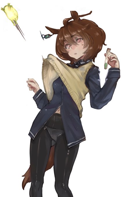 タキオンのあれ、色柄からしてシャツの裾であろうことは想像に難くないけどあの位置に来るということは上の方までボタンが開いているわけでへそ 