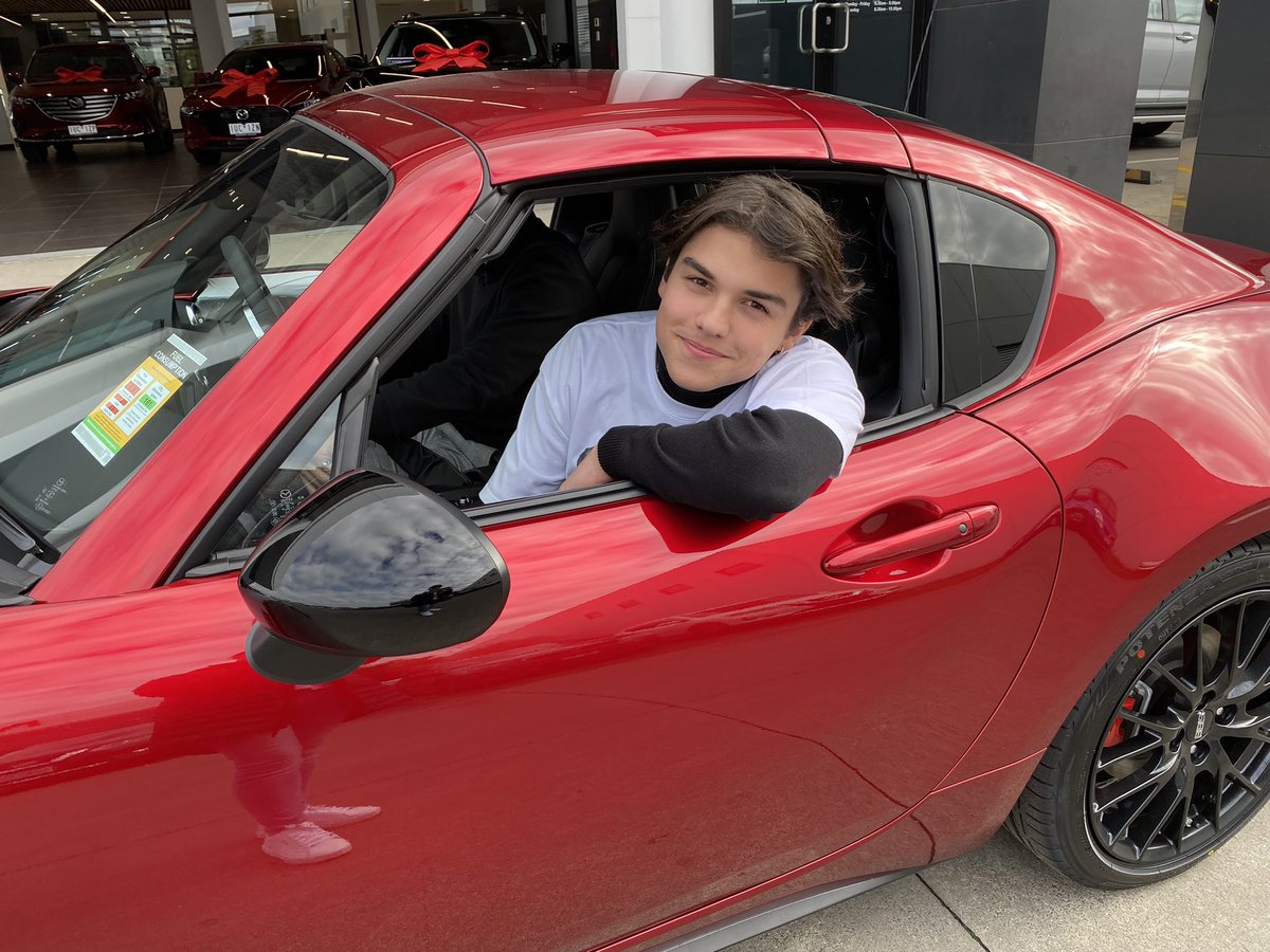 i’m not gon’ do it, i’m just thinkin about it 👀🏎