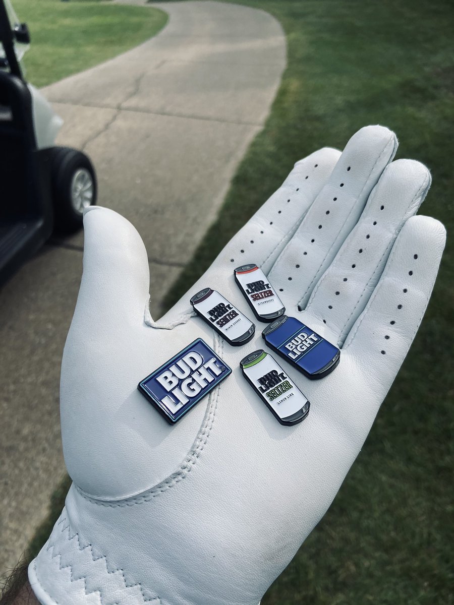 Thank you <a href="/budlight/">Bud Light</a> for the <a href="/pinsandaces/">pins and aces</a> gear. You’re my best friend.