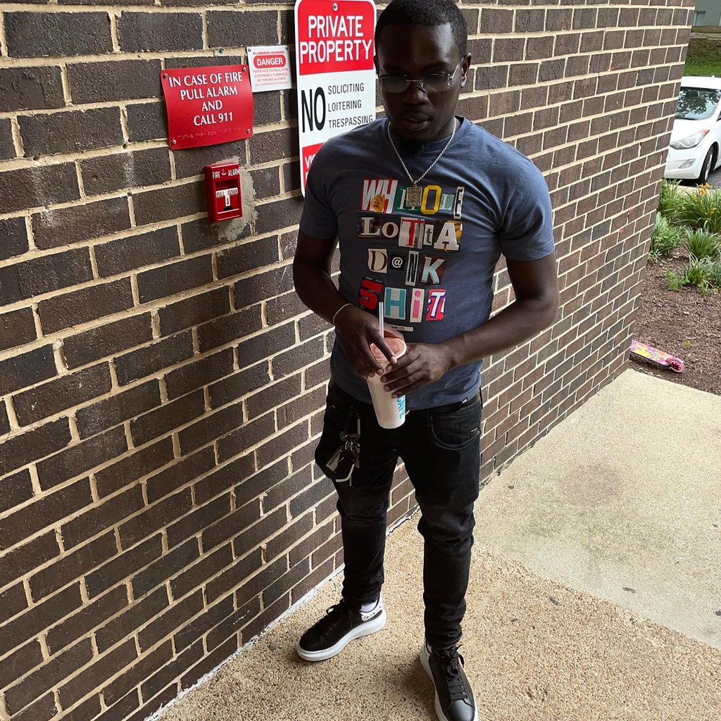 BenjiThamoney's tweet photo. Catching Them bags I’m Da Load Man , Niggas Deal with The Middleman But I kno The Grow Man , Can’t Go Broke nigga I Kno the Lows Man , 2 For The 3 I Came Up Off them Low Bags 🏠😈💰💙💯 #LLF #LLG #MoneyMakesMoney #RipCheeks #10K https://t.co/6jVVsQT9dd
