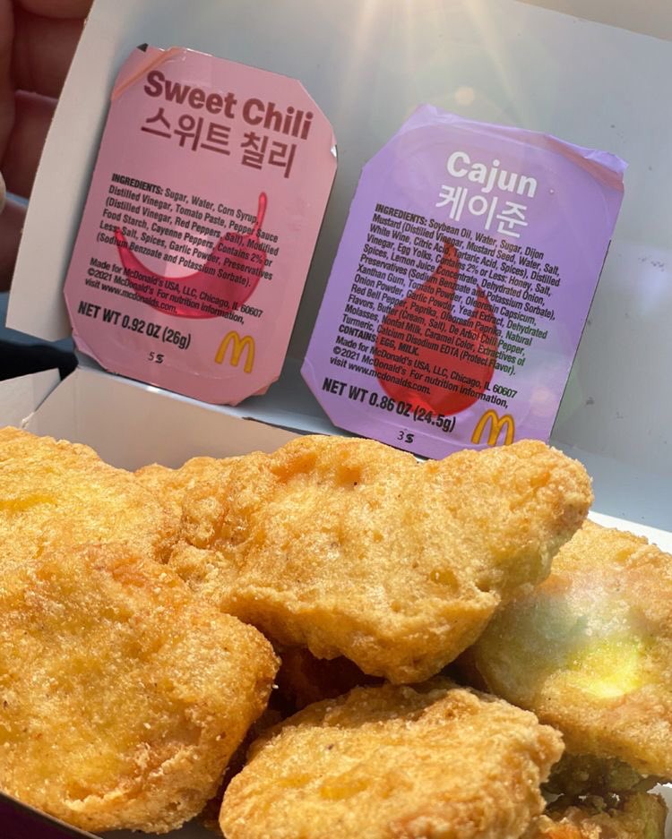 MeahB_army's tweet photo. Taste like “chicken nuggets” 🤪🤪💜

#BTSMeal #BTSMealPH #btsmcdonalds #BTS https://t.co/RvBHJO94MI