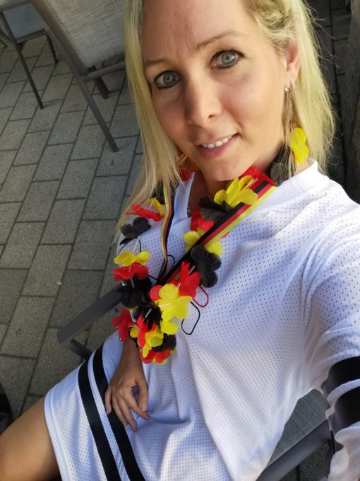 Das war spitze ... weiter so

@AnnabelMassinas #retweet 

#EURO2020 #EM2021 #blonde #selfie #selfies