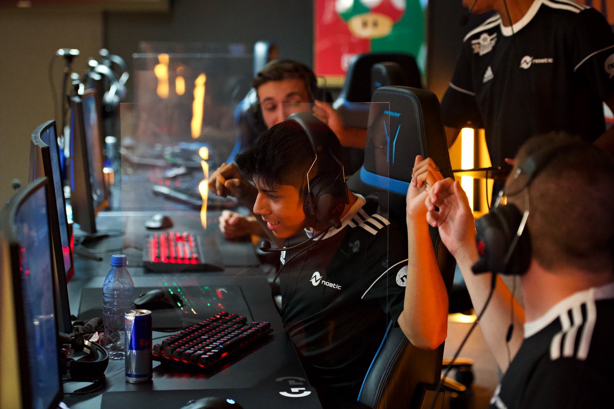 What a gnarly show! 

<a href="/noeticGG/">noetic</a> is forcing <a href="/mYinsanityCH/">mYinsanity</a> into a corner with a 5:3 lead! A match point may loom ahead!

➡️ twitch.tv/swissesportsle… 

#RainbowSixSiege #SELGrandFinals #SELSpringSeason2021 by <a href="/brack/">BRACK.CH</a>