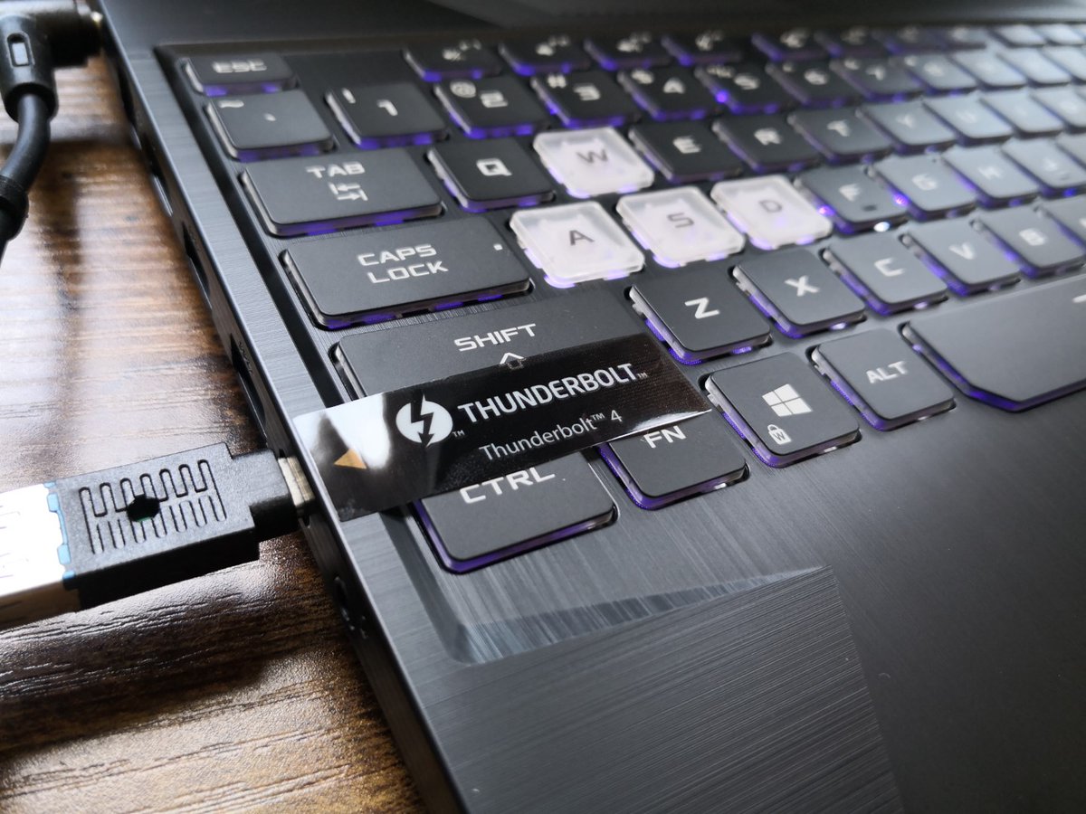 AllenNgoNBC's tweet photo. after not including Thunderbolt on most of its gaming laptops, Asus is making it real clear now that the latest 11th models are finally supporting it with this huge sticker https://t.co/wQXMwHSYRX