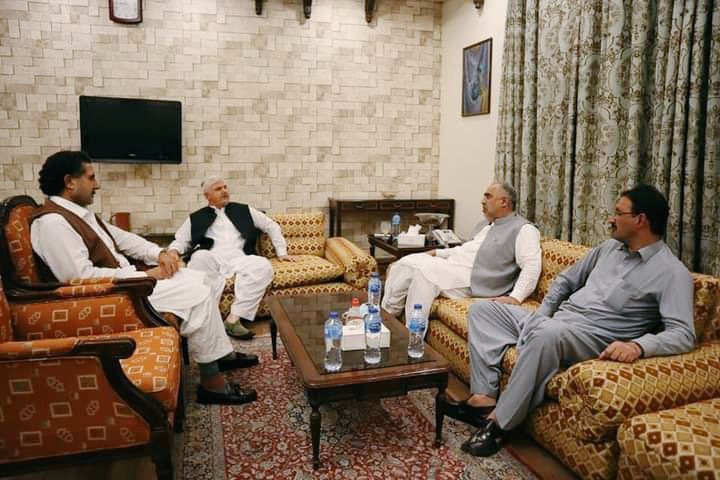 JunaidAkbarMNA's tweet photo. اسپیکر قومی اسمبلی اسد قیصر کی ہمراہ وزیر اعلی خیبر پختونخوا  سے ملاقات۔
ملاقات میں خیبر پختونخوا میں جاری ترقیاتی منصوبوں سمیت دیگر امور پر تفصیلی گفتگو کی گئی۔

@AsadQaiserPTI https://t.co/GHuxxXIQat