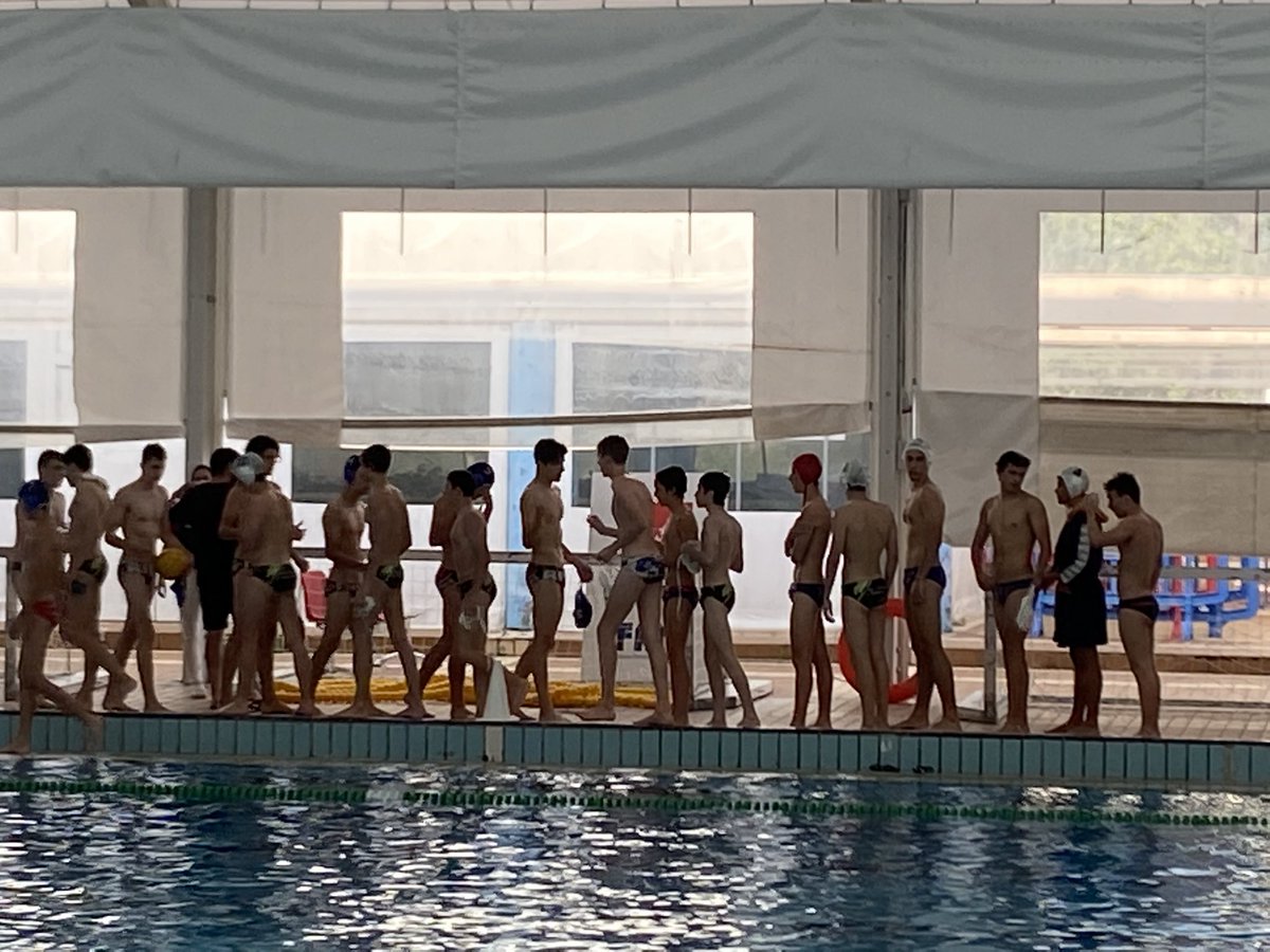 El cadete masculino ha cerrado una difícil temporada contra el <a href="/NAT_ENCINAS_WP/">NAT_WP_ClubEncinas</a> , enhorabuena al rival por la victoria. Nosotros a preparar ya las nueva temporada con el nuevo club #123Rivasss #RivasEntrenaValores <a href="/radiociguena/">radiociguena</a> <a href="/AytoRivas/">Ayuntamiento de Rivas Vaciamadrid</a> <a href="/fmn_oficial/">FMN</a>