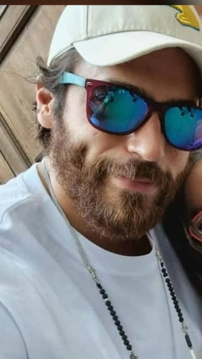ashrfmo47841799's tweet photo. Sandokan is not just a series but now spain glass name😎
spain glass brand #qoolst 🇪🇸
after #CanYaman shared his photo wearing eye glass of it's brand decided to make survey on it's ig to choose name for the glass&it ended by #sandokan😎💙
#CanYaman transform each thing to gold👏 https://t.co/ZCbfwiL9kw
