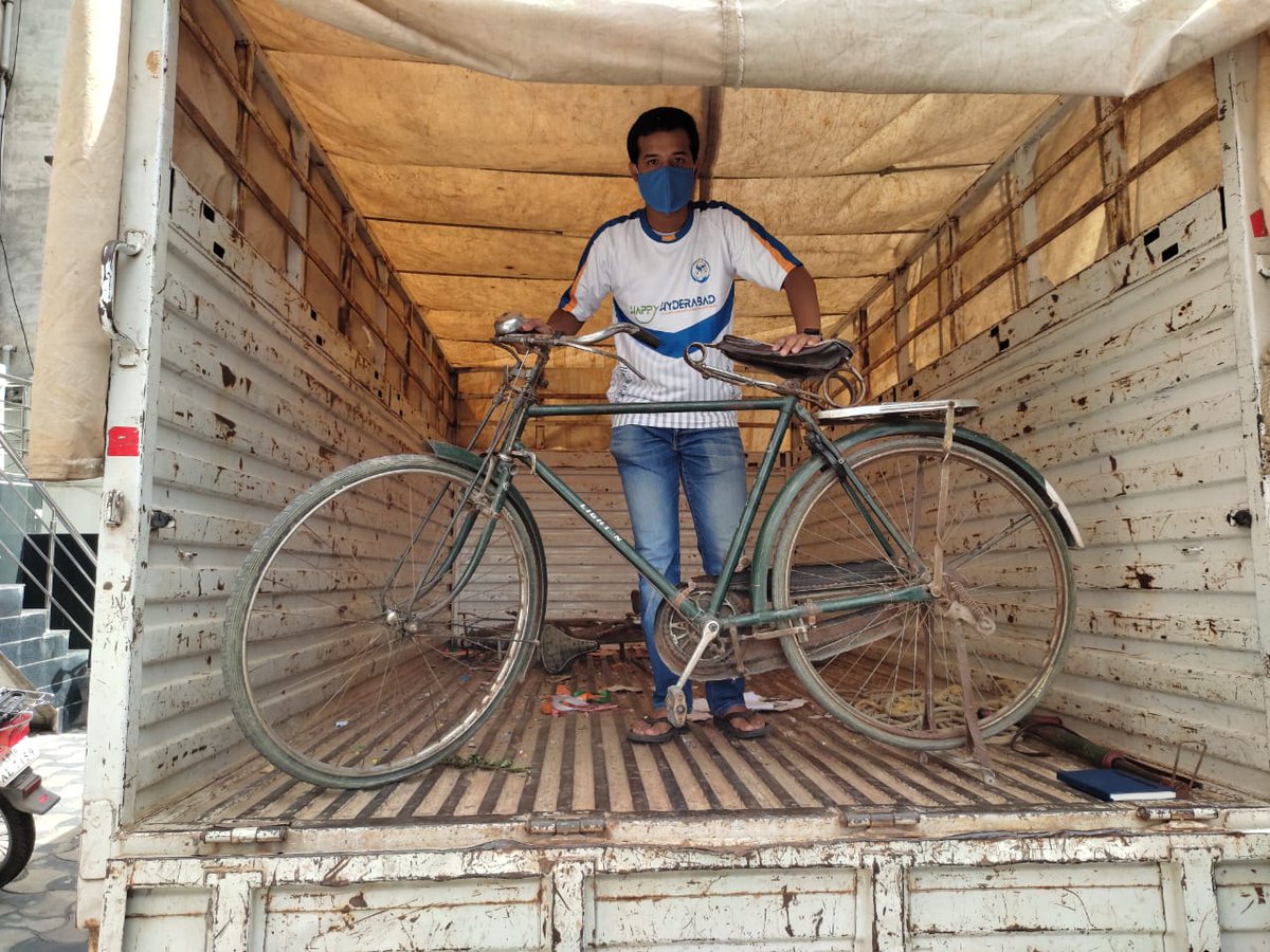 Ravi_1836's tweet photo. @happy_hyderabad #ProjectDiya 🇮🇳  @DINESHSALE

#HappyHyderabad 
#communityservicebybicycle 
#BicyclemayorofHyderabad https://t.co/rVfTWRqAhx