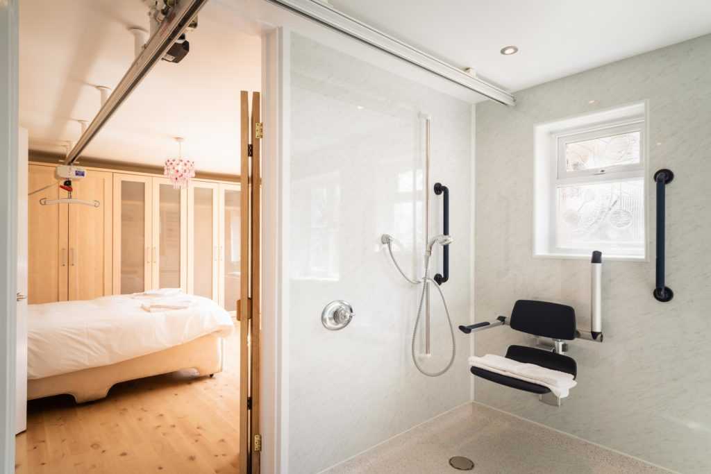 CHuC_org_uk's tweet photo. South West - #Devon - #Otterton Clare's Place
#SelfCatering holiday cottage with #ceilinghoist #ceilinglift and accessible pool with #hoist. Sleeps 8. Hoists in 2 bedrooms and wet room with #changingbench.
More info on #CHuC website : https://t.co/o8n02K5JSY https://t.co/WGU9Dm3WdV