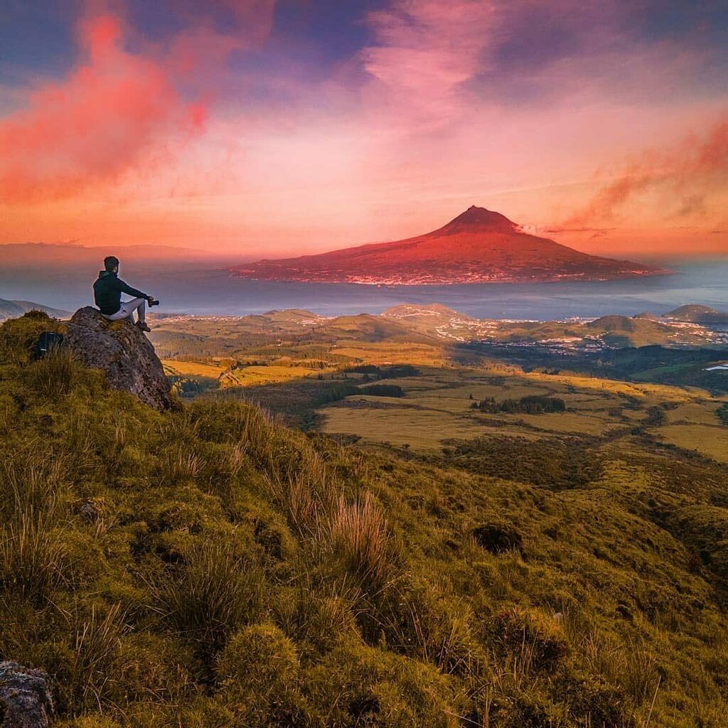 AzoresWhatElse's tweet image. Photo by @shoot4ward A place to grow old.
.
#visitazores  #azoresislands 
#visual_square #shooters_pt  #tripeportugues #click2inspire #faded_world #focus_pt #euronewstravel #raw_portugal  #travelgram #igersportugal 
.
#Repost #AzoresWhatElse #Azores #Açores #Portugal #View #…