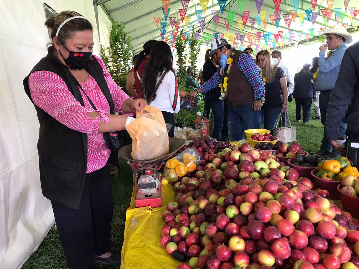 cadena_ceron's tweet photo. Los esperamos hoy y mañana en el campo deportivo de Ahuacatán, Jalacingo, con motivo de la Expo Agro Jalacingo 2021 Cultura y Sabor. ¡Consumamos Solidariamente! https://t.co/r2sfBZrzE2
