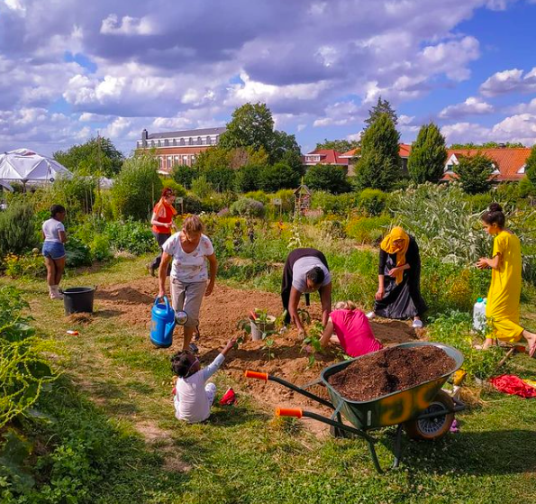 AurelieSapa's tweet photo. Olivier Deleuze : " J’ai déjà eu l’occasion de vous faire part de l’avis de la Commune sur la construction de logements sur le champ des Cailles: c’est non ! "
En réponse à : https://t.co/oXjYAMYOAQ https://t.co/Ku9lz3Hp9r