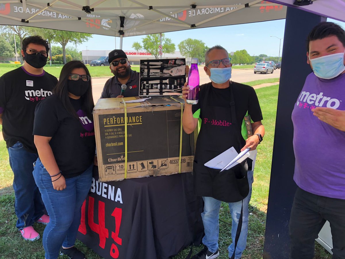 wolfiehernandez's tweet photo. Felicidades Carlos Requeña ganador de la parrilla por cortesía de Metro By T-Mobile Mañana Domingo te esperamos en el 6304 Lake Worth Blvd, Lake Worth, TX sorteando otra parrilla más. https://t.co/4VXwKtdRLg