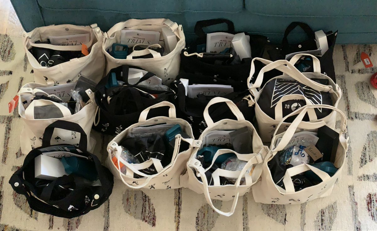 oiselle_team's tweet photo. Swag bags for the swaggiest crew of runners 🏃🏻‍♀️ #GoFastTakeChances #TotallyTrials https://t.co/b8nwJE6N3c