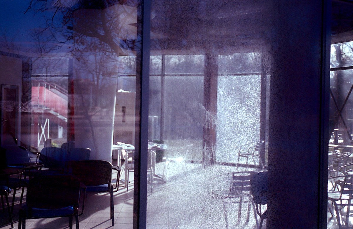 VictorCruceru's tweet photo. Broken glass
#believeinfilm #filmphotography #fujifilm #reala500d #ecn2 #minolta #dynax7 https://t.co/vSgyFrKlBU