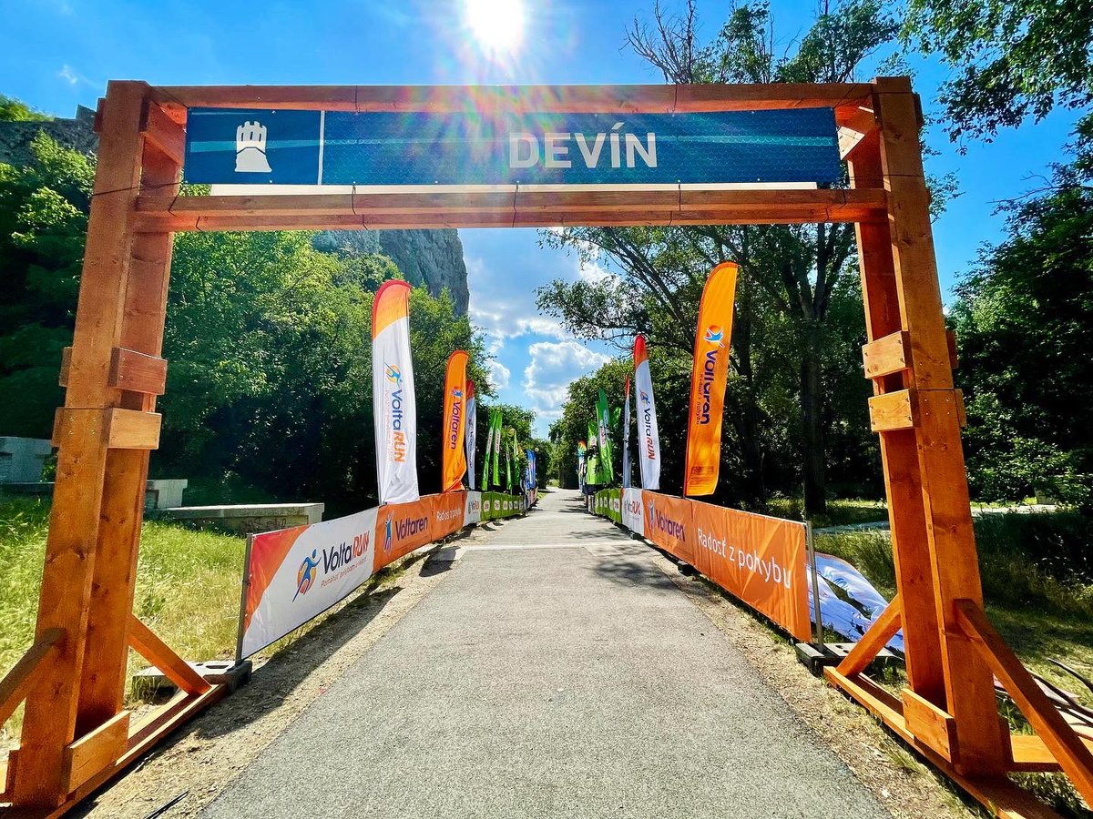 ivoschm's tweet photo. Devin party time with the drinks

#devin #beh #leto #slnko #vylet #cestujem #cestovanie #bratislava #ba #blava #behanke #running #run #trip #sommer #summer #style #castle #hrad #sun #sunnyday #hotday #teplo #drink #limonade #limonada #napoj #well #road https://t.co/EoGQMAfMKY