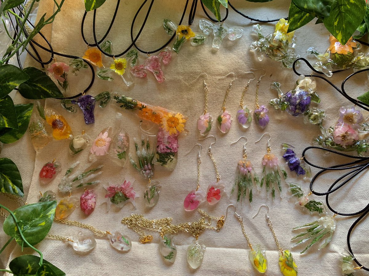 lilsweetblooms's tweet photo. hi! small, black-owned jewelry maker here! would greatly appreciate a RT or any possible donations 🥺🐛🍒💗🌼
$helloitsmartina vm: @helloitsmartina
#juneteenth 💛💛 https://t.co/hBnjalo98H