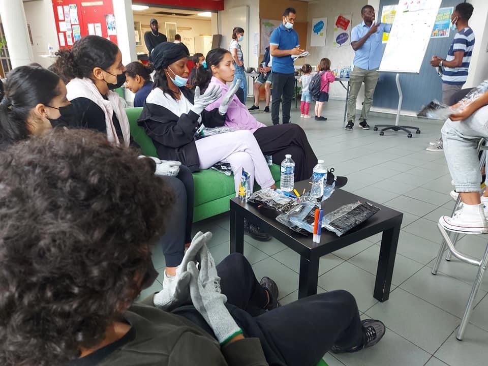 BilongoCarlos's tweet photo. Aujourd'hui, samedi 19 juin, la matinée était dédiée au "Clean PLM Challenge" au centre socioculturel Camille Claudel. #villierslebel #conceptuel #ecologie #cadredevie #propreté #cleanchallenge https://t.co/yFwVZmHzxc