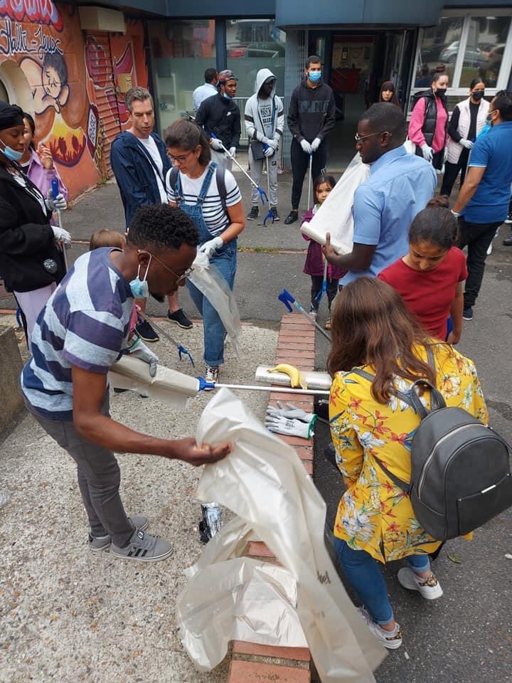 BilongoCarlos's tweet photo. Aujourd'hui, samedi 19 juin, la matinée était dédiée au "Clean PLM Challenge" au centre socioculturel Camille Claudel. #villierslebel #conceptuel #ecologie #cadredevie #propreté #cleanchallenge https://t.co/yFwVZmHzxc