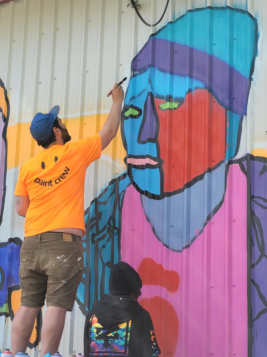 APTNNews's tweet image. A colourful row of 11 self-portraits were spray painted by high schoolers from the J.V. Clark School in Mayo, Yukon.

The project brought a touch of colour to the small village of around 450 people.

See more: aptnnews.ca/?p=175291