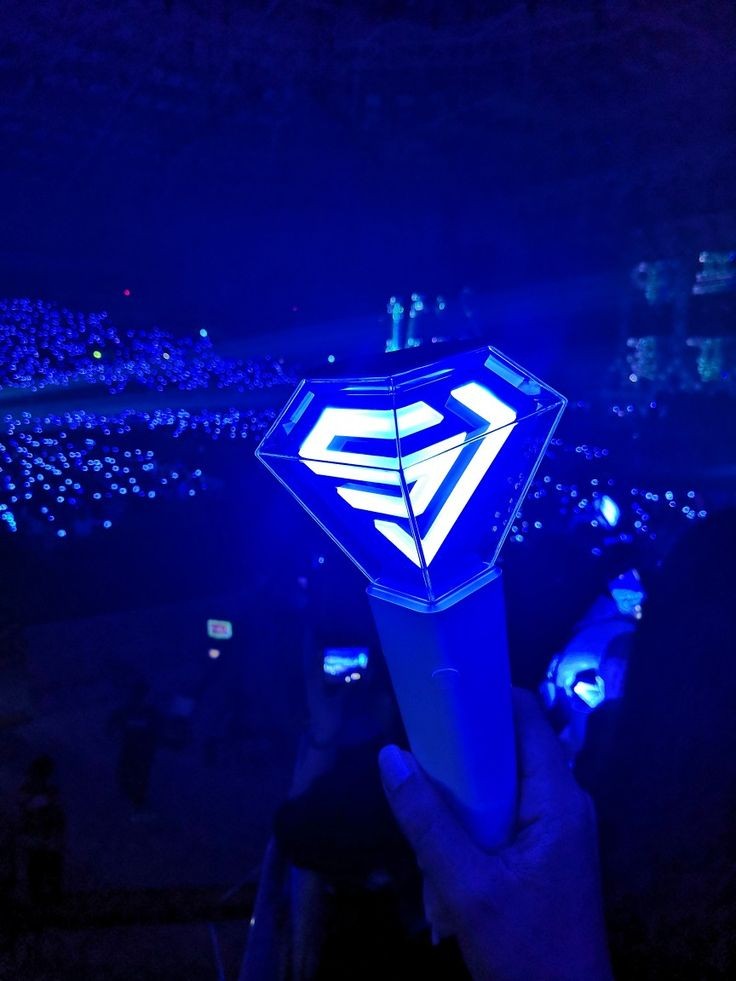 BereHae_SJ's tweet photo. Teuk se merece mucho amor de parte de ELF 💙 
@BBVA_Mex pedimos por favor que la Torre se ilumine para el cumpleaños de nuestro líder @special1004 Leeteuk ✨
La lightstick de SUPER JUNIOR ilumina nuestra vida así como la Torre @BBVA_Mex
#leeteukenBBVAMx 
#SUPERJUNIOR @SJofficial https://t.co/TeCobfZg76