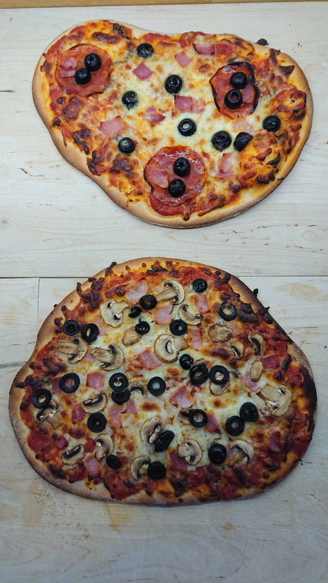 DeadManRunning1's tweet photo. Homemade #PizzaForTea https://t.co/iRzkdyE2Zr