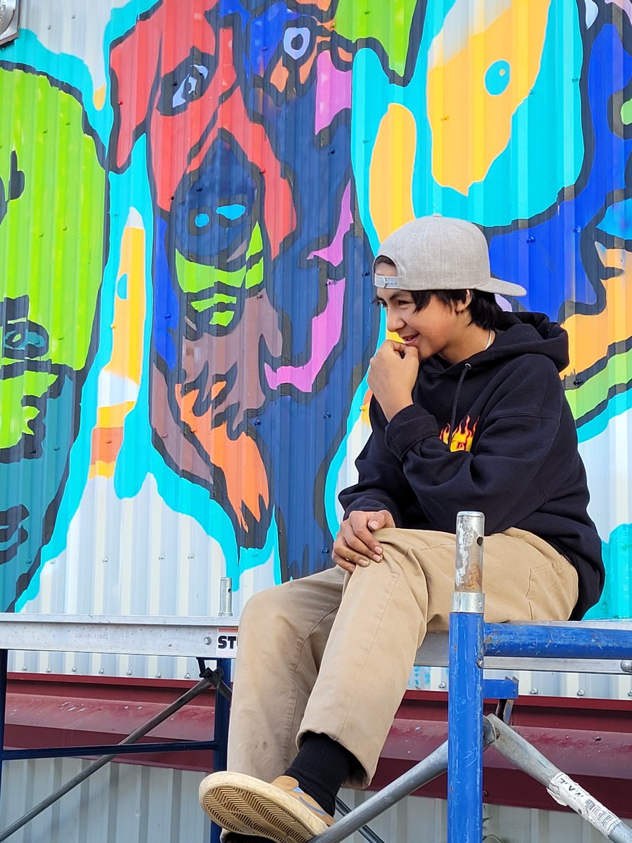 APTNNews's tweet image. A colourful row of 11 self-portraits were spray painted by high schoolers from the J.V. Clark School in Mayo, Yukon.

The project brought a touch of colour to the small village of around 450 people.

See more: aptnnews.ca/?p=175291