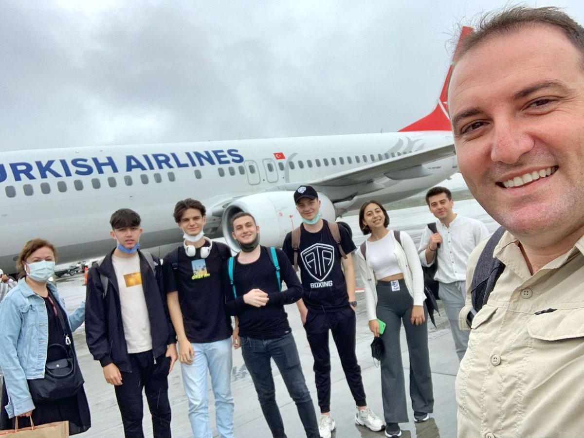 Bizim Çocukları İspanya'ya Uğurladık 👋👋👋✈️✈️✈️
 Vetcharter akreditasyon belgesi alan okulumuz öğrencileri 1. Grup sailing to europe projesiyle İspanya'nın Valencia kentinde 3 ay süreyle staj yapacaklardır. Hepsine güzel staj günleri diliyoruz.