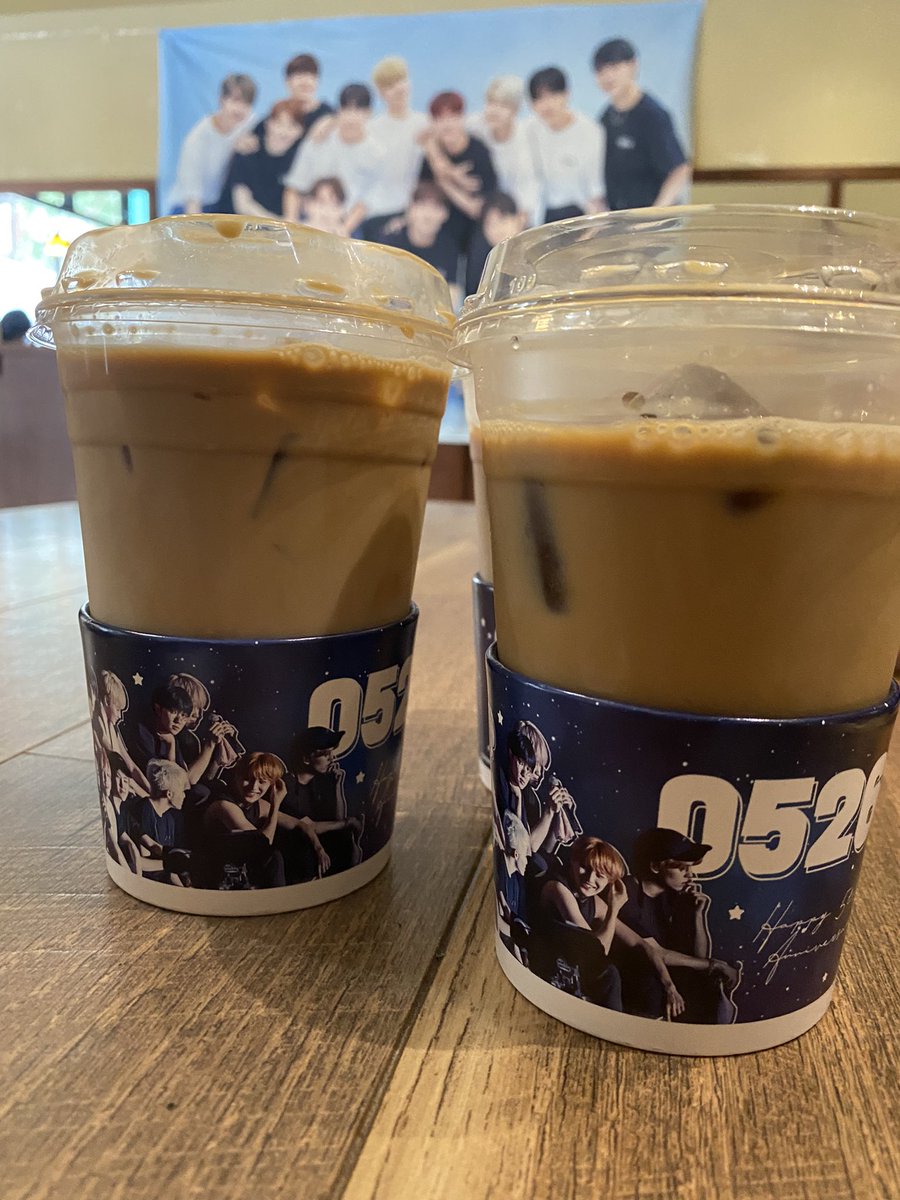 hannieamai's tweet photo. LETS GOOO this is so cute and the drinks are so delicious ๐ฅฐ๐
@svtmcdiamond @XueYing028
#NeverAloneWithSVT #6YwithSVT_US #6YwithSVT_NY https://t.co/gPGmD2CDGr