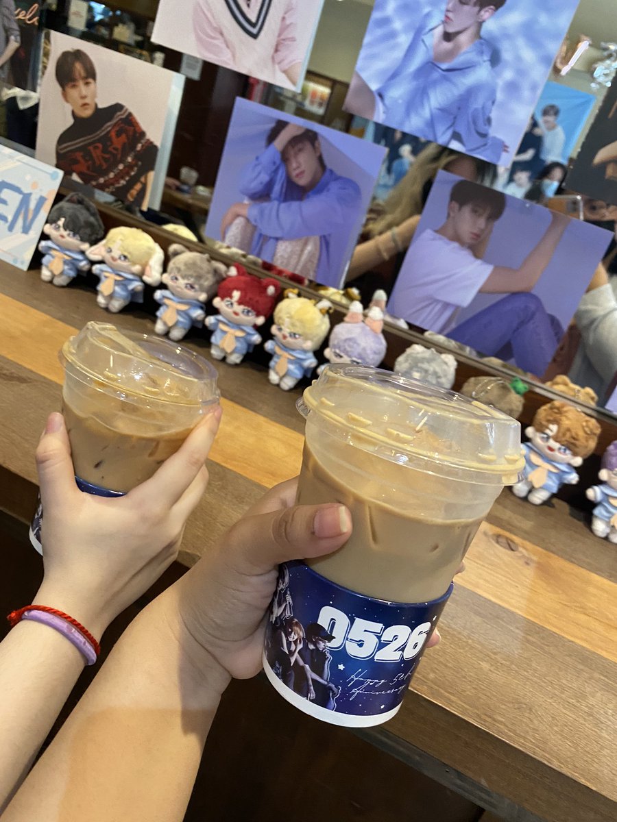 hannieamai's tweet photo. LETS GOOO this is so cute and the drinks are so delicious ๐ฅฐ๐
@svtmcdiamond @XueYing028
#NeverAloneWithSVT #6YwithSVT_US #6YwithSVT_NY https://t.co/gPGmD2CDGr