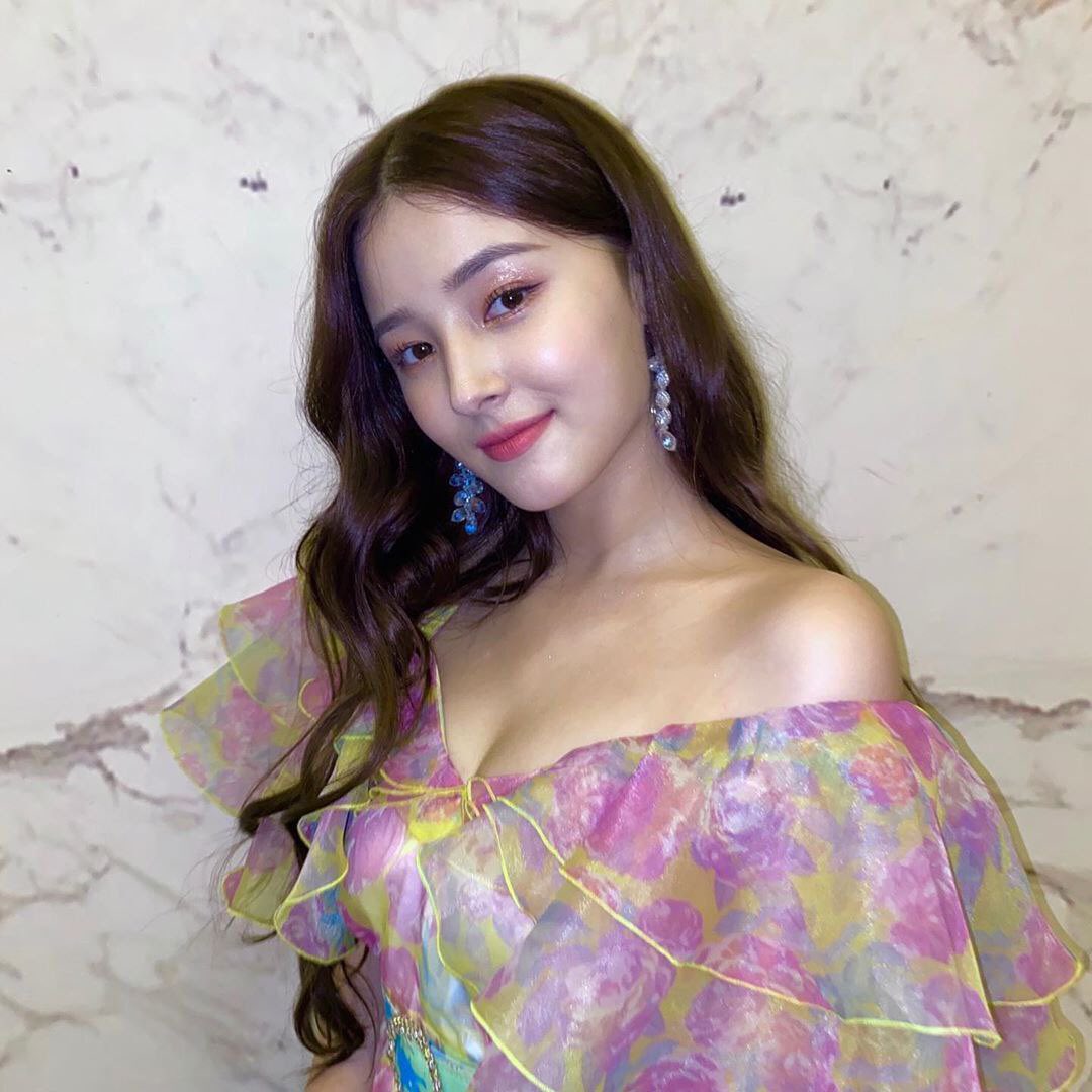 cge_yein's tweet photo. ㅤㅤㅤ 📸 𝗒𝖾𝗂𝗇𝗇𝗂𝖾𝒔 𝗎𝗉𝖽𝖺𝗍𝖾 ㅡ #CSGRAM
ㅤㅤㅤㅤ #CSWEDDING #YAWEDDING

Chegou o dia mais esperado pela família Moon e eu ganhei a honra de ser madrinha do casal mais especial do mundo! Ahreum e Yuno desejo que sejam muito mais felizes daqui pra frente, amo vocês. 💖💞 https://t.co/rtCopI21h3