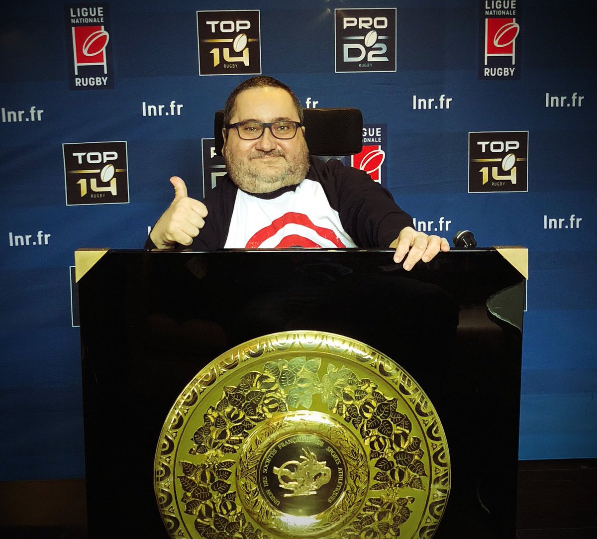 LNRofficiel's tweet image. C’est avec une immense émotion que nous apprenons le décès de notre ami Philou, influenceur incontournable de tous les sports et ambassadeur de la LNR depuis trois ans. Adieu Philou et merci à toi de nous laisser ta force.  📄➡️bit.ly/3iT4U1T