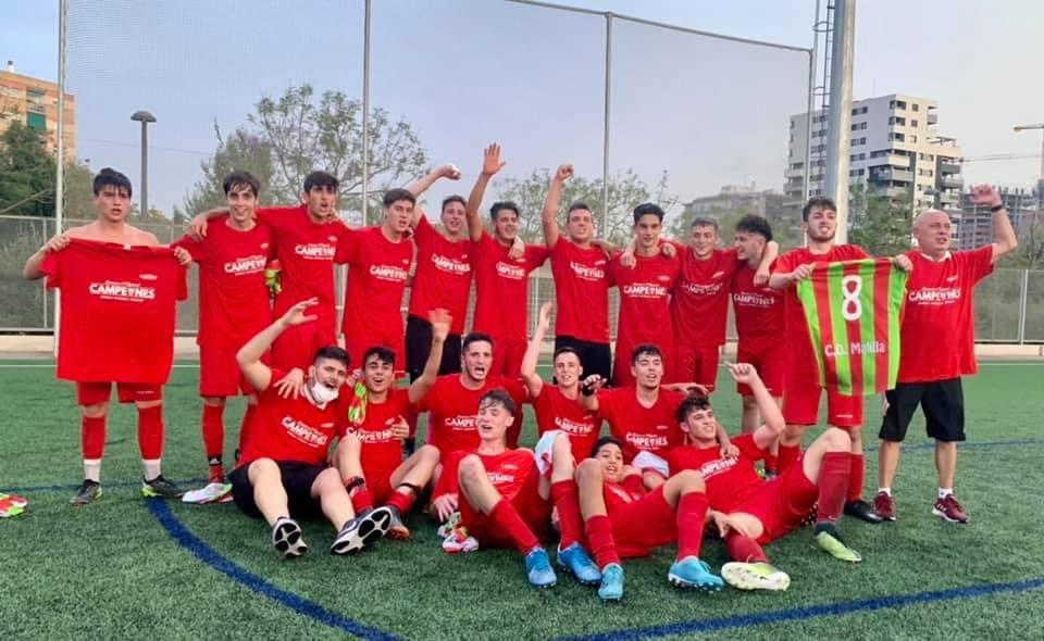 cdmalilla1969's tweet photo. 🔴🟢 El Juvenil A del #CDMalilla se ha impuesto en su último partido en casa, proclamándose CAMPEÓN y consiguiendo el ascenso a 1ª.

¡Desde el Club damos la ENHORABUENA a todos los jugadores, cuerpo técnico así como a sus familiares por la excelente temporada! https://t.co/NchAeCylep