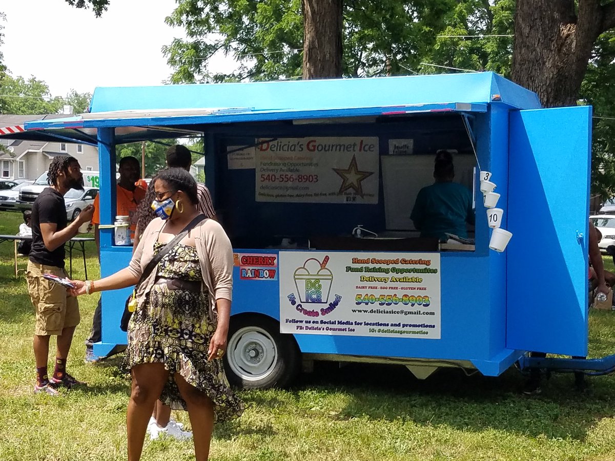 BoydAila's tweet photo. Children are being given free hotdogs at the #Juneteenth celebration. @vadogwoodnews https://t.co/GY4zBuo92N