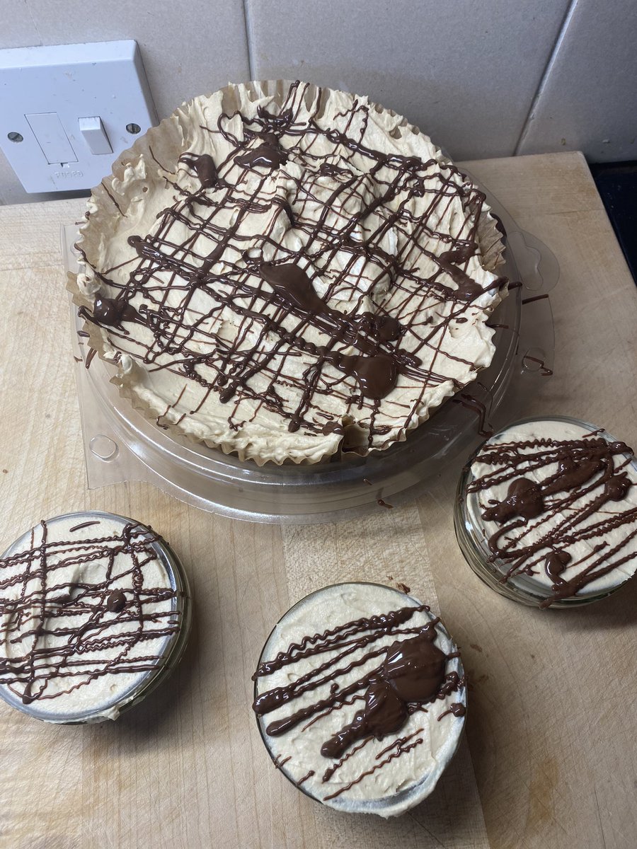 Biscoffi Cheesecake 😍😍😍
Recipe from <a href="/AmyTreasureBlog/">Amy Treasure Photography</a>