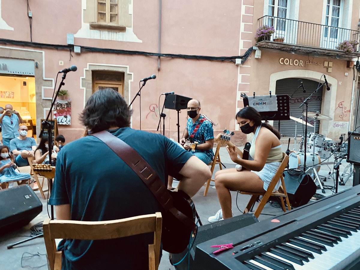EMMMataro's tweet photo. Acabem #espetecfinal amb l’actuació de dos combos 🪕🪘🥁🎸🪗🎺🎷
✨Gràcies a totes les persones que heu passat per aquí en algun moment del dia ✨ https://t.co/qN4Ma1TDiG