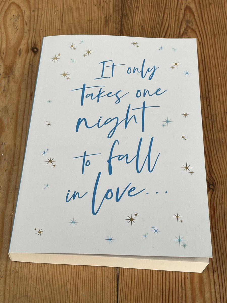 The benefits of dating a bookseller / booktuber 🙀