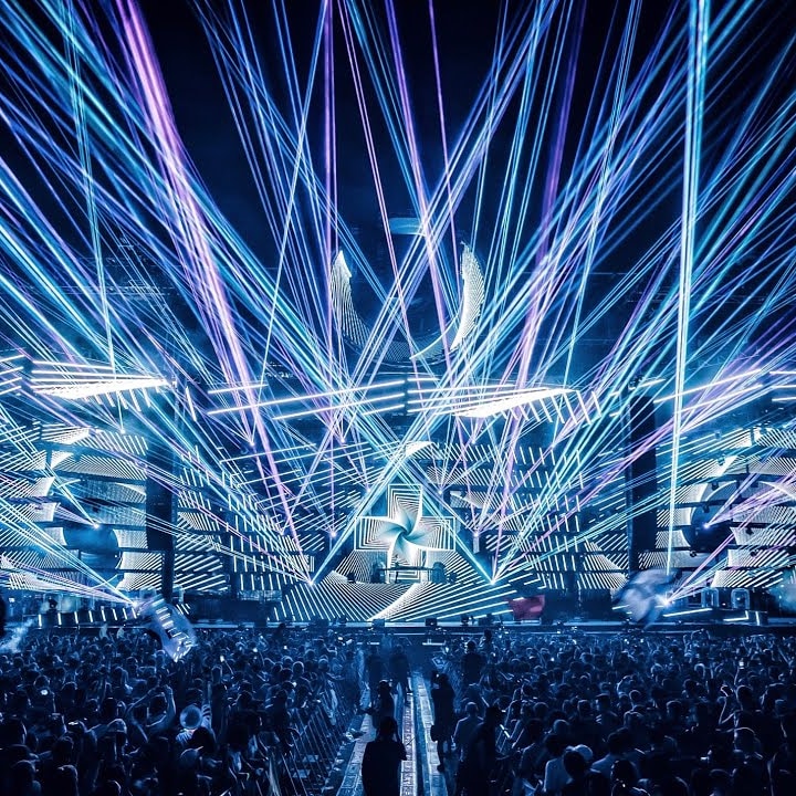 MartinGarrixHi's tweet photo. Everyday be full of fun
Shoot with love instead of guns
Sip martinis with James Bond
Steal his girl, then I'll be gone
Party in the mile high club
Every night we turn it up
Every drink we give a hug
~ @AREA21 (Mona Lisa) https://t.co/lNUZInxaxd